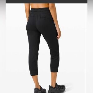 🍋🍋Lululemon Ready to Rulu Jogger Crop
Black size 8 guc🍋🍋